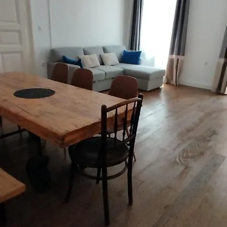 Spacious Modern 2 Bedrooms In The Center דירה בודפשט