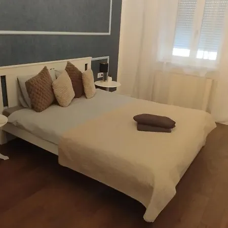 Spacious Modern 2 Bedrooms In The Center דירה *